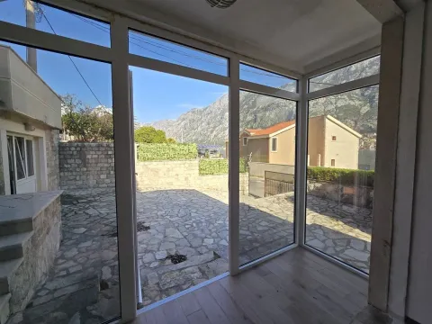 Prodaja, trosoban stan, 76m², Prčanj, Kotor - image 5