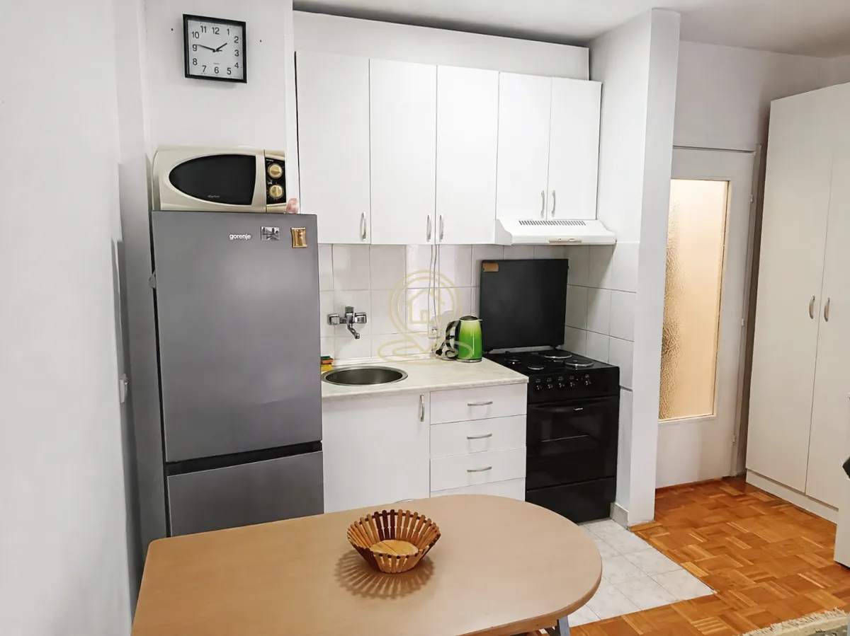 Izdavanje, garsonjera, 26m², Novo naselje, Novi Sad