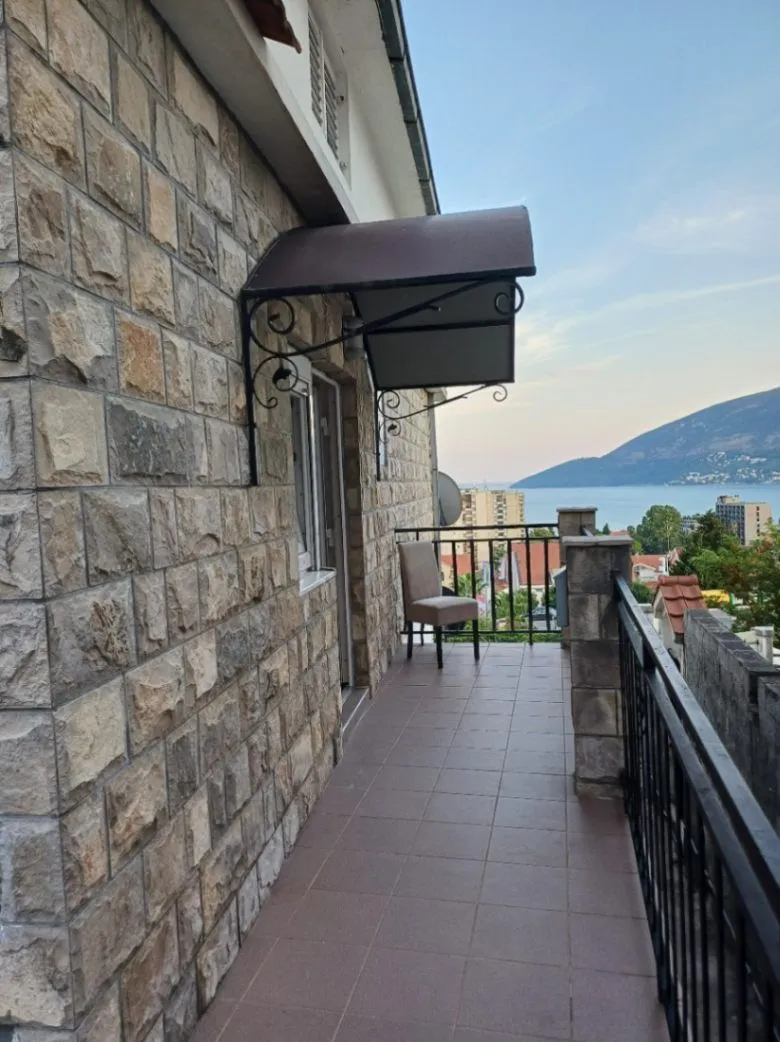 Izdavanje, dvosoban stan, 55m², Igalo-Petlja, Herceg Novi