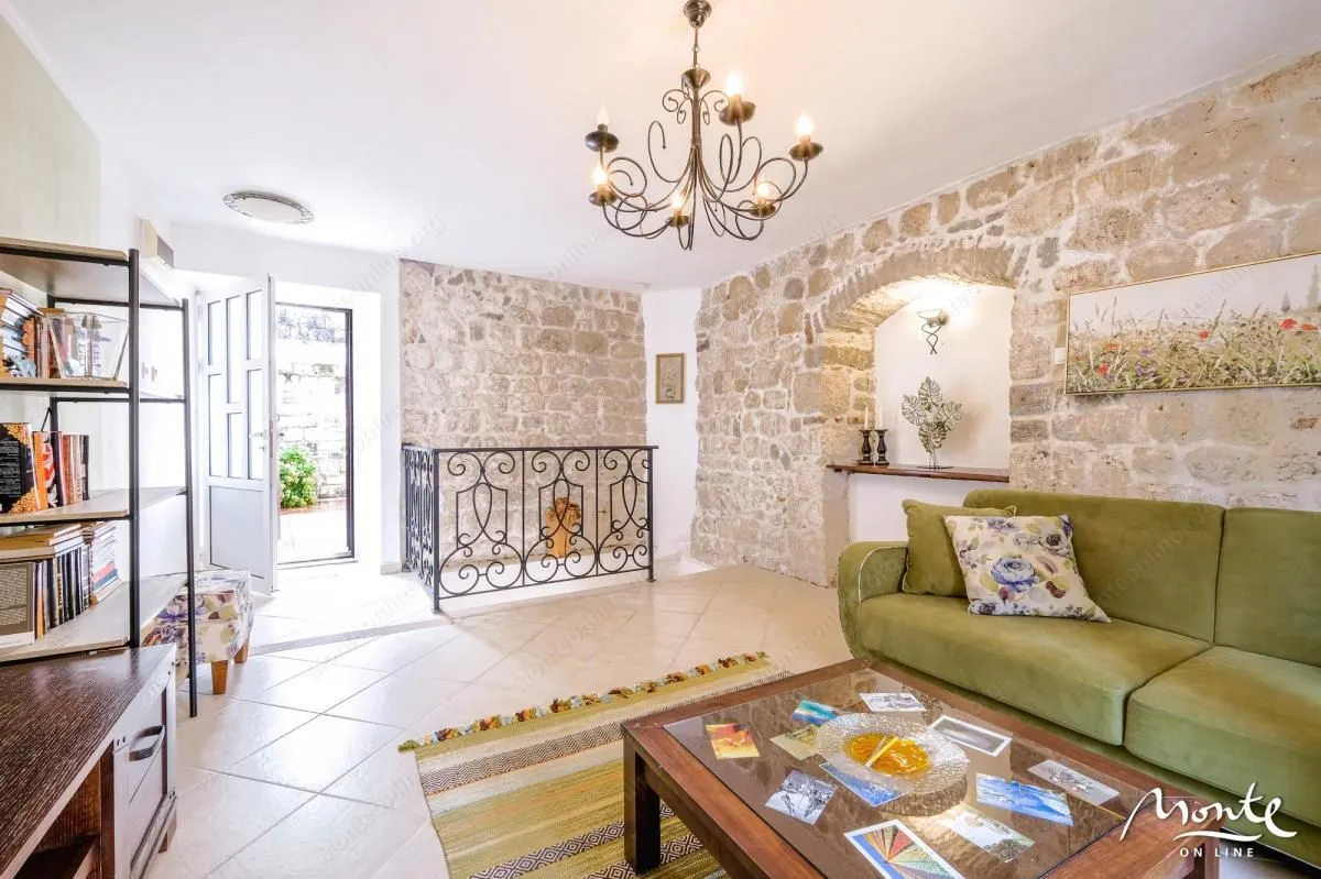 Sale, three bedroom apartment, 80m², Prčanj, Kotor