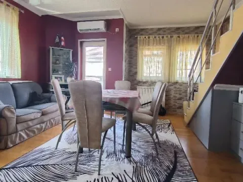 Izdavanje, trosoban stan, 56m², Južni Bulevar, Vračar Sve Podlokacije