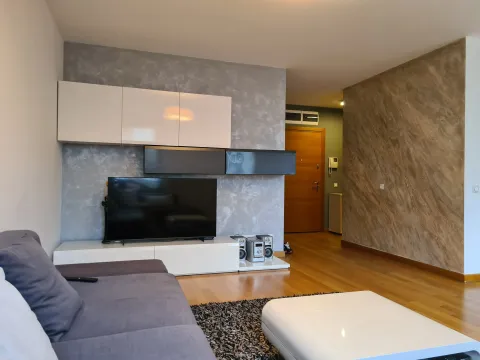 Rent, three bedroom apartment, 82m², Vračar Sve Podlokacije, Beograd - image 6