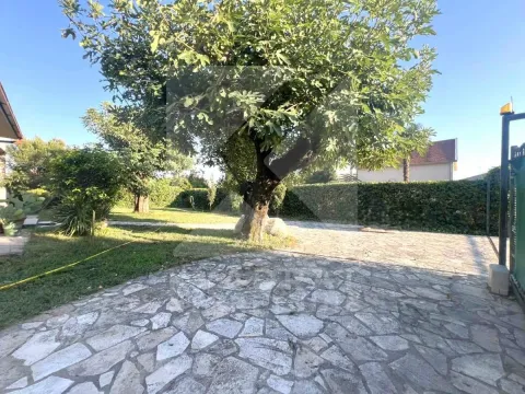 Prodaja, kuća, 200m², Tološi, Podgorica - image 32