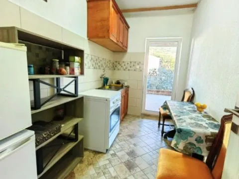 Izdavanje, trosoban stan, 130m², Dumidran, Tivat - image 8