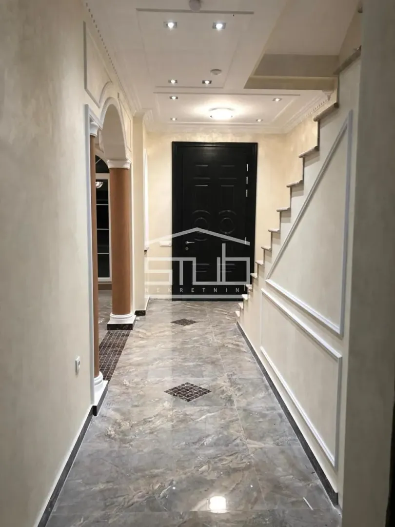 Izdavanje, kuća, 490m², Banovo Brdo, Beograd