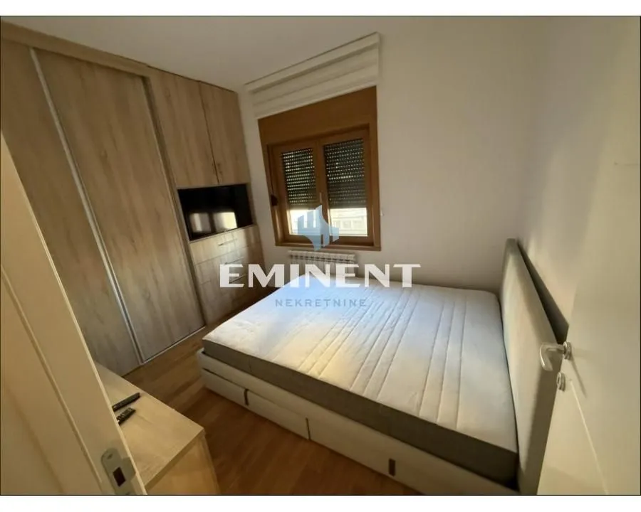 Izdavanje, trosoban stan, 56m², Južni Bulevar, Vračar Sve Podlokacije