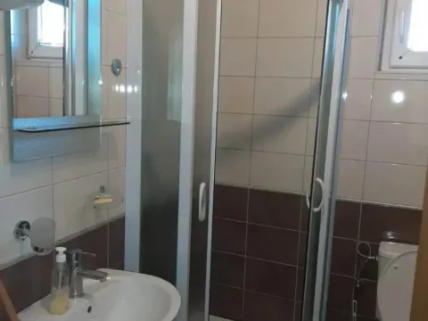 Izdavanje, garsonjera, 28m², Blok 9, Podgorica - image 3