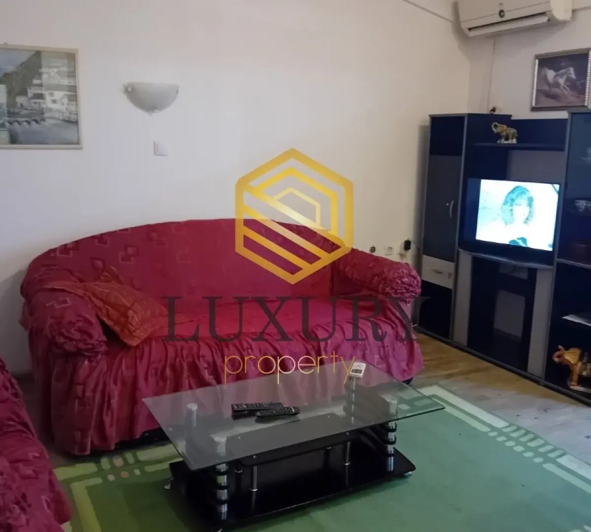 Izdavanje, dvosoban stan, 73m², Stari Aerodrom, Podgorica