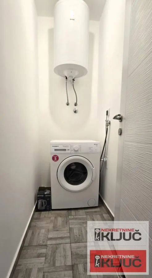 Izdavanje, dvosoban stan, 54m², Rotkvarija, Novi Sad Sve Podlokacije