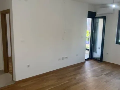 Izdavanje, dvosoban stan, 53m², New City, Podgorica - image 8