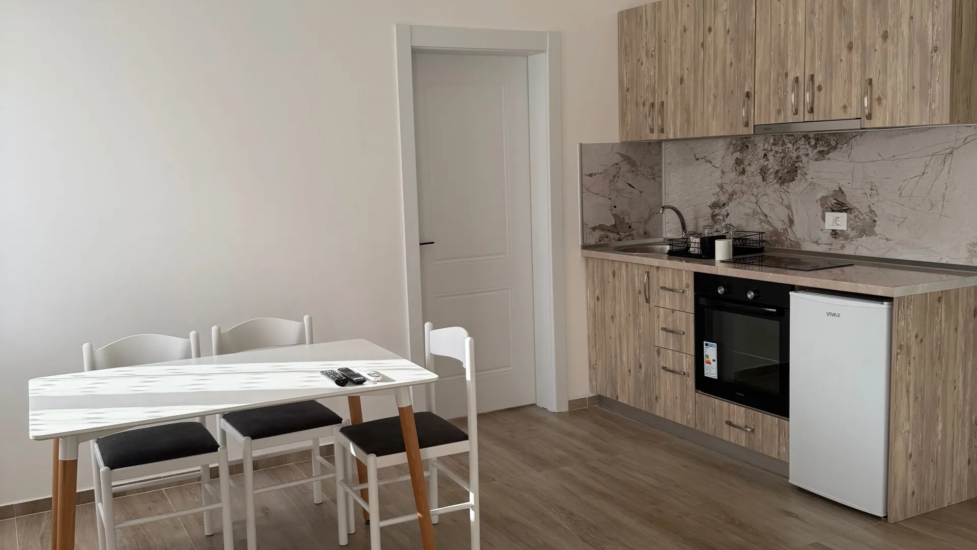 Izdavanje, dvosoban stan, 66m², Bonići, Tivat