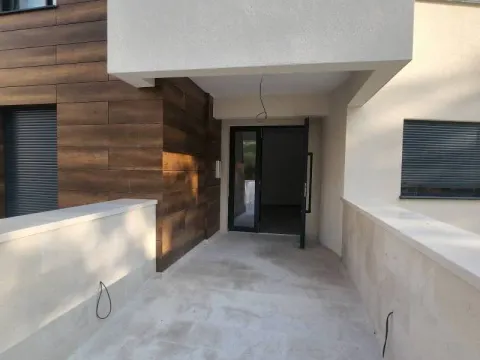 Prodaja, jednosoban stan, 38m², Bečići, Budva - image 18