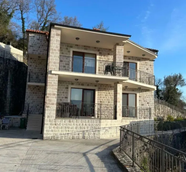 Rent, house, 250m², Radanovići, Kotor