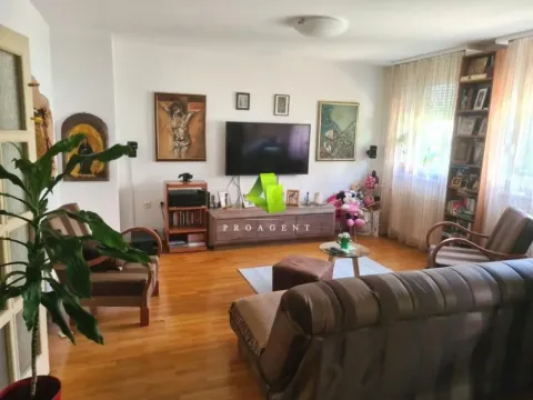 Prodaja, trosoban stan, 82m², Palilula, Niš