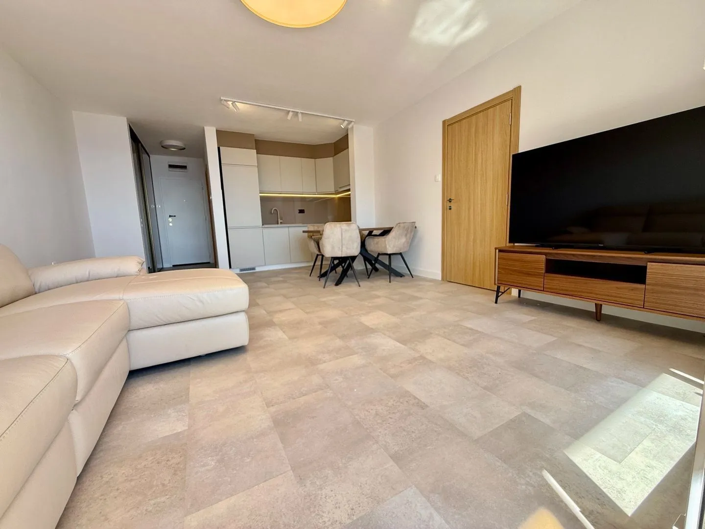 Prodaja, jednosoban stan, 45m², Sveti Stefan, Budva
