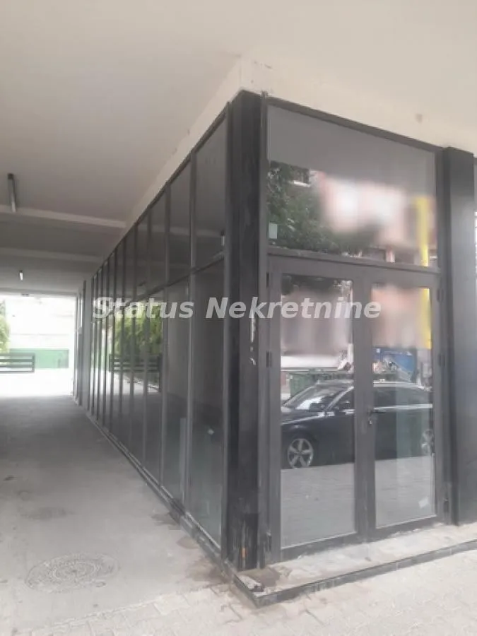 Izdavanje, poslovni prostor, 57m², Centar, Novi Sad