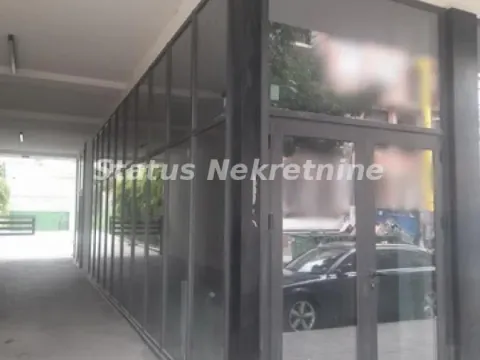 Izdavanje, poslovni prostor, 57m², Centar, Novi Sad
