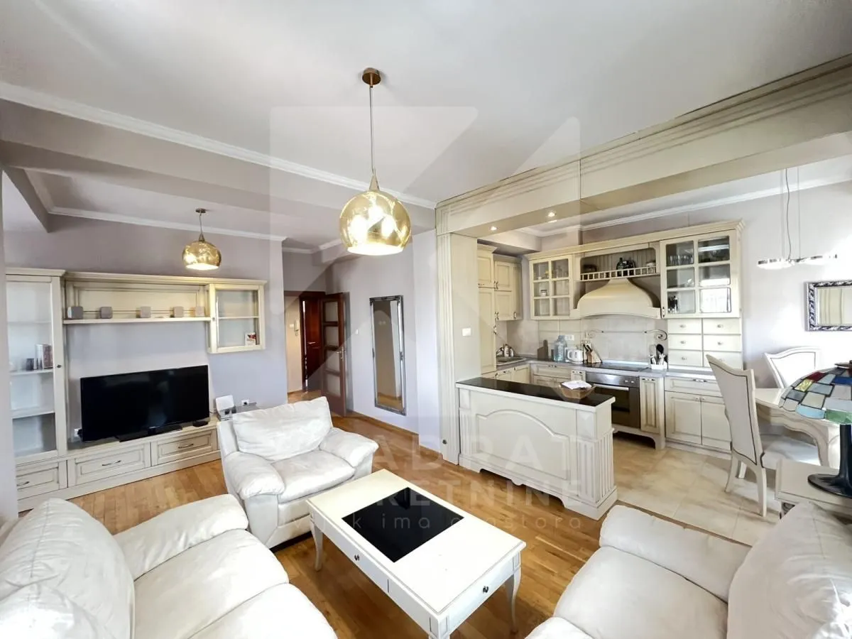 Izdavanje, dvosoban stan, 65m², Centar, Podgorica