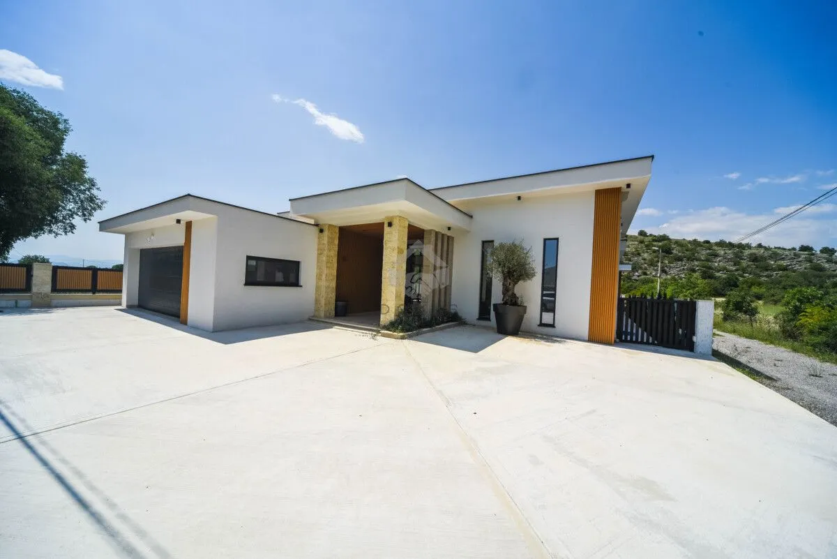 Izdavanje, kuća, 350m², Tuzi, Podgorica