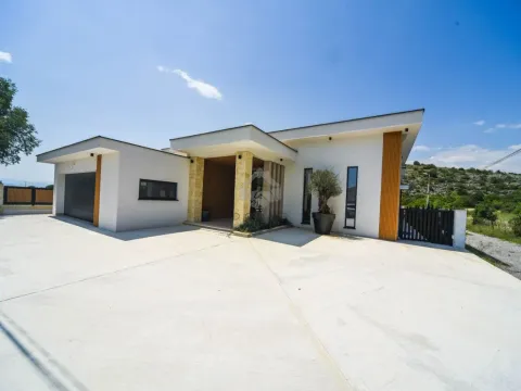 Izdavanje, kuća, 350m², Tuzi, Podgorica - image 2