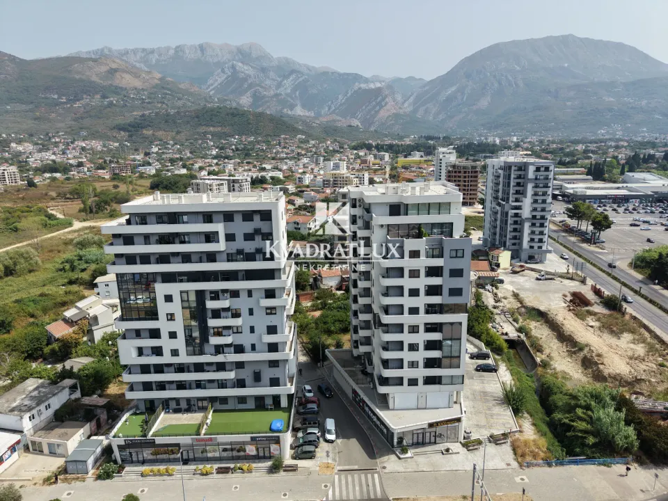 Izdavanje, jednosoban stan, 61m², Centar, Bar