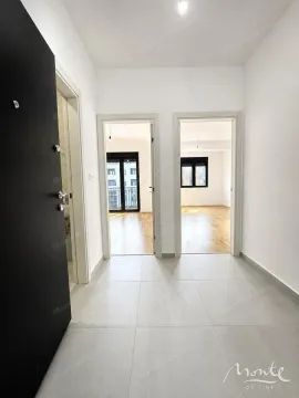 Prodaja, jednosoban stan, 43m², Stari Aerodrom, Podgorica - image 12