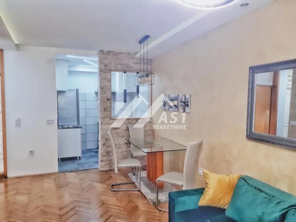 Izdavanje, dvosoban stan, 42m², Centar, Novi Sad
