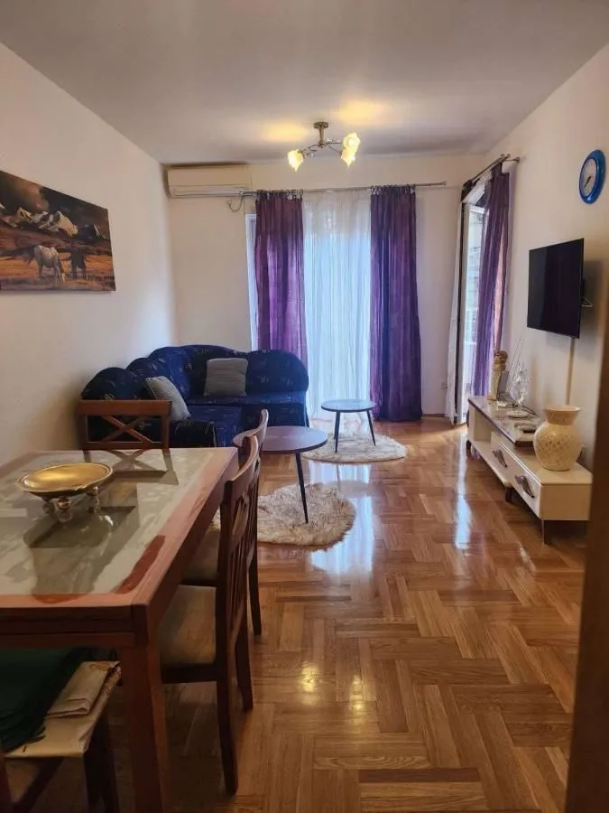 Rent, one bedroom apartment, 47m², Centar, Budva