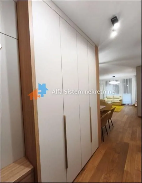 Izdavanje, trosoban stan, 65m², Čubura, Beograd