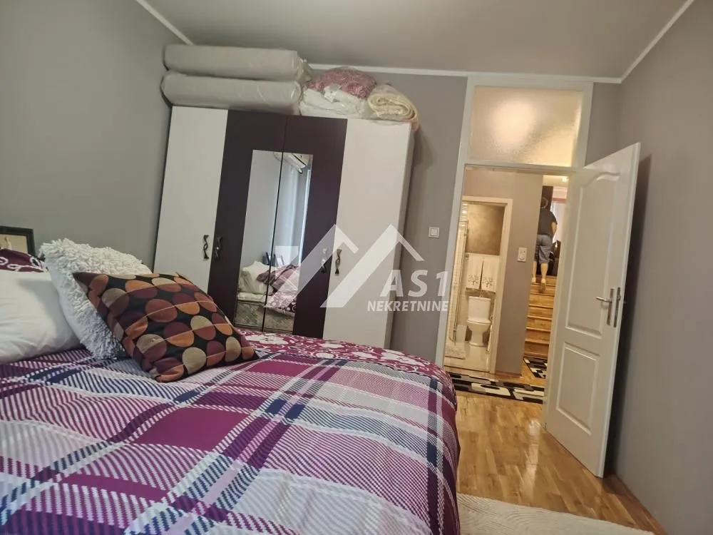 Prodaja, trosoban stan, 100m², Centar, Novi Sad