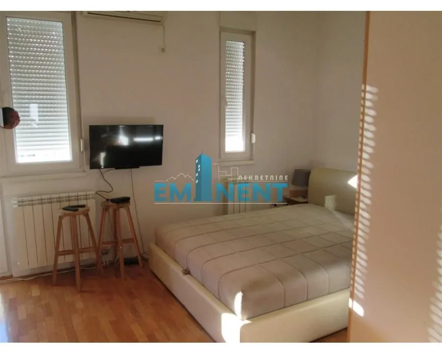 Rent, two bedroom apartment, 83m², Vračar Sve Podlokacije, Beograd