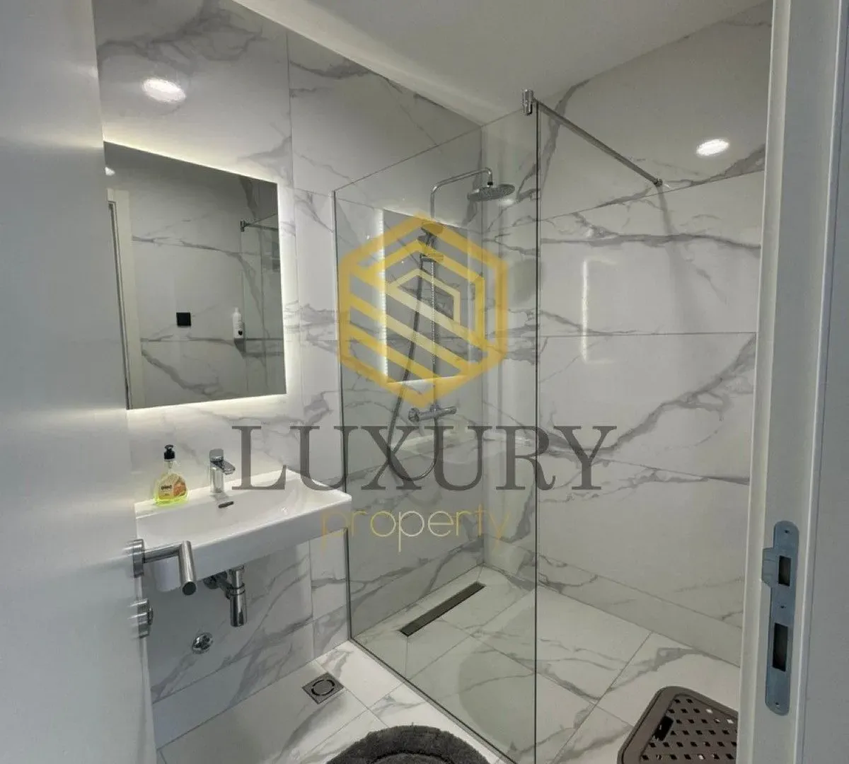 Rent, one bedroom apartment, 53m², Kod Capital Plaze, Podgorica