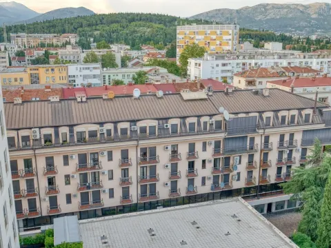 Izdavanje, dvosoban stan, 90m², Centar, Podgorica - image 13