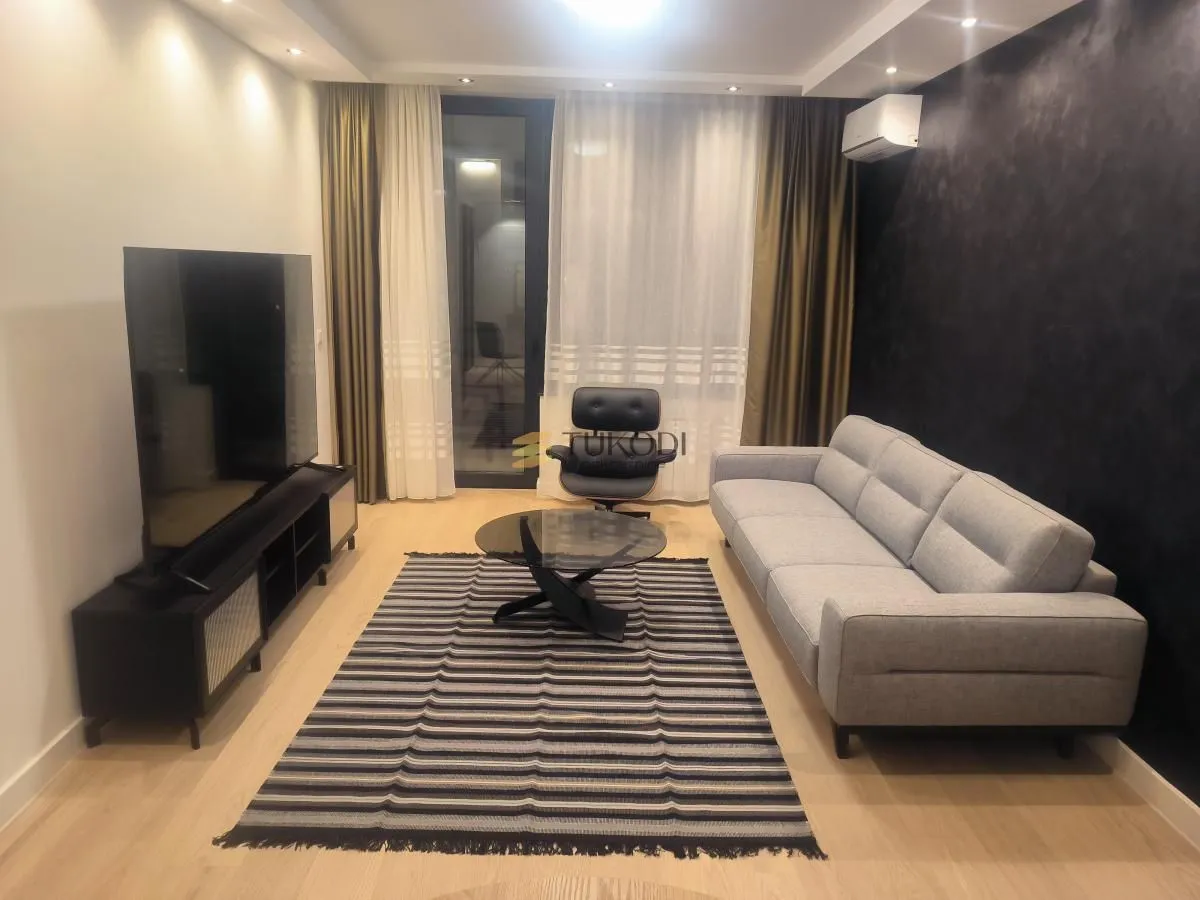 Izdavanje, dvosoban stan, 75m², Savski Venac, Beograd