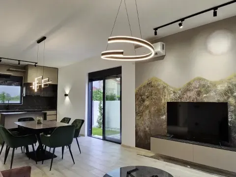Prodaja, kuća, 154m², Dahna, Podgorica - image 1