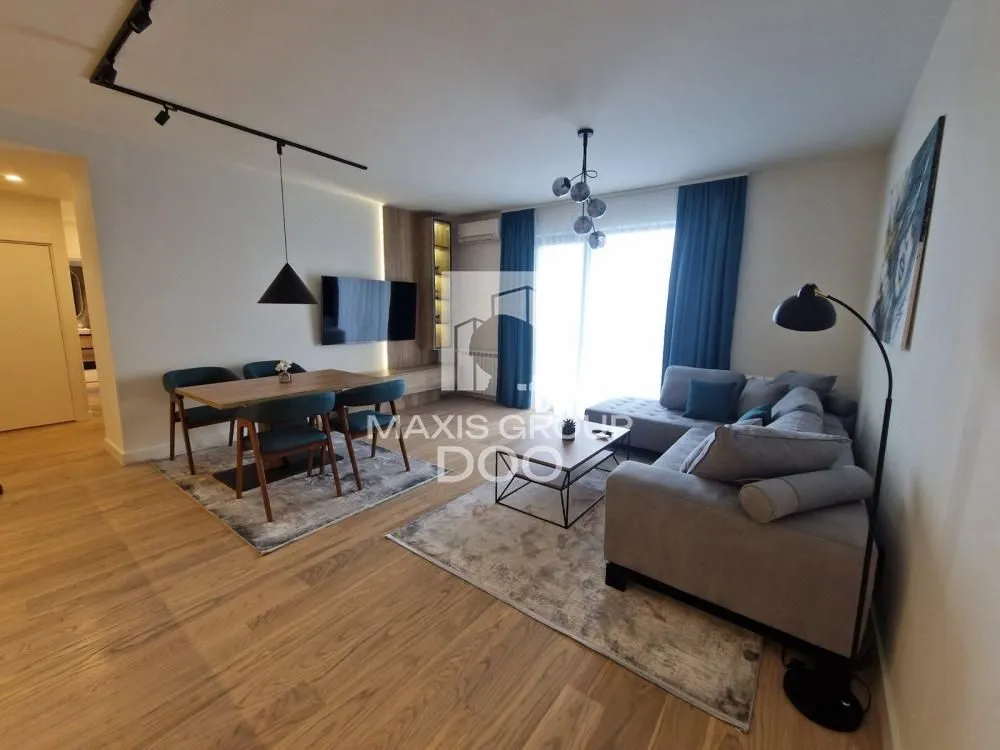 Izdavanje, trosoban stan, 89m², Savski Venac, Beograd