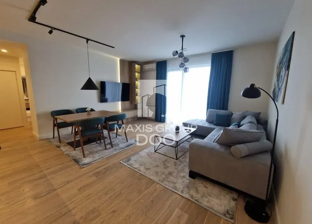 Izdavanje, trosoban stan, 89m², Savski Venac, Beograd