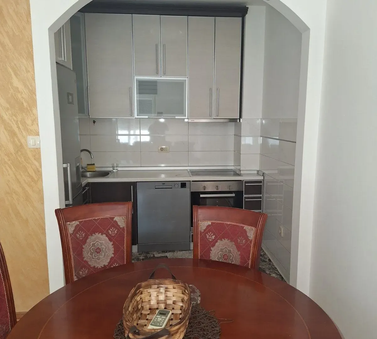Izdavanje, dvosoban stan, 54m², Pobrežje, Podgorica