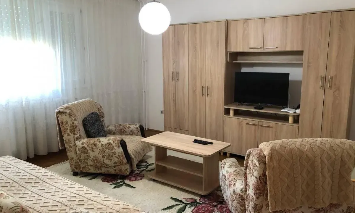 Izdavanje, stan, 60m², Novi Sad, Srbija