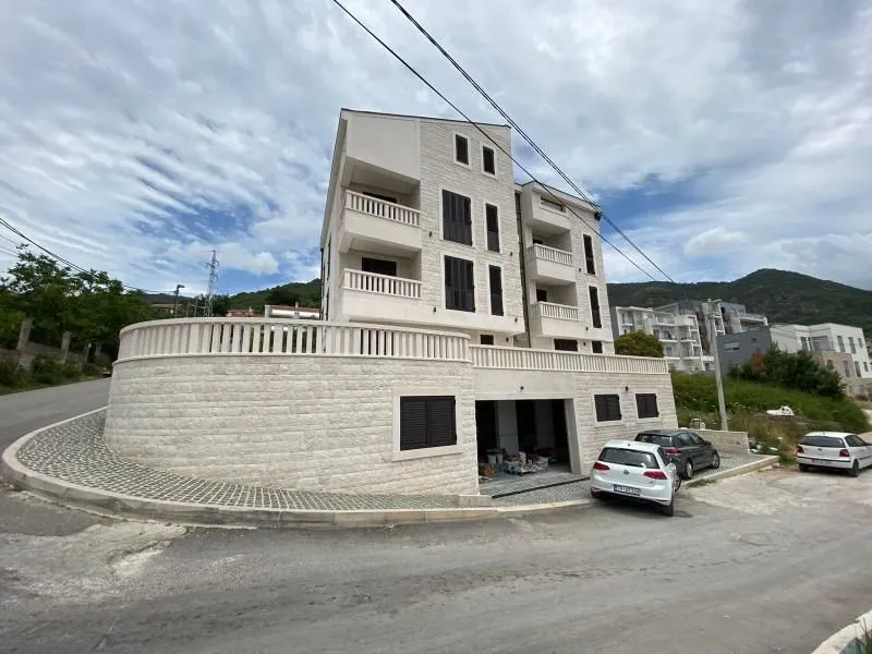 Sale, studio apartment, 1110m², Tivat, Crna Gora
