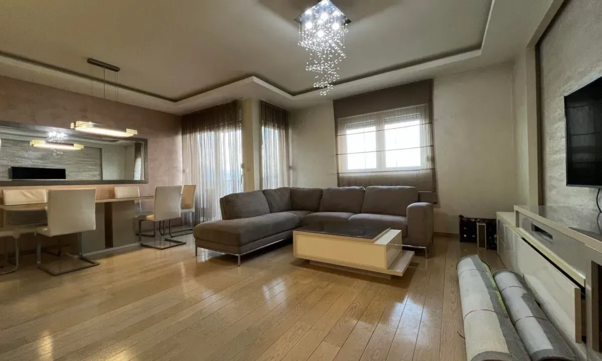 Izdavanje, trosoban stan, 107m², City Kvart, Podgorica