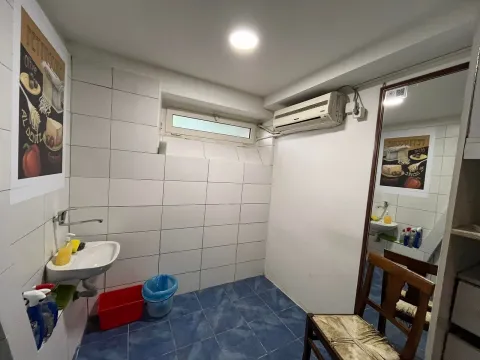 Izdavanje, poslovni prostor, 12m², Podgorica, Crna Gora - image 4