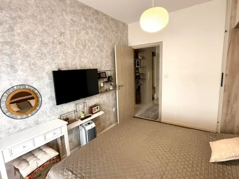 Rent, one bedroom apartment, 45m², Pobrežje, Podgorica - image 9