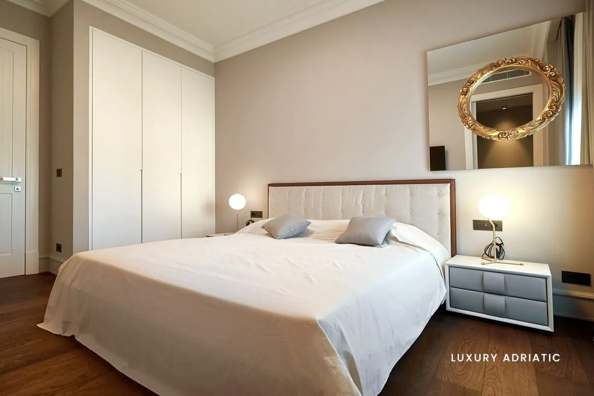 Prodaja, dvosoban stan, 110m², Tivat, Crna Gora