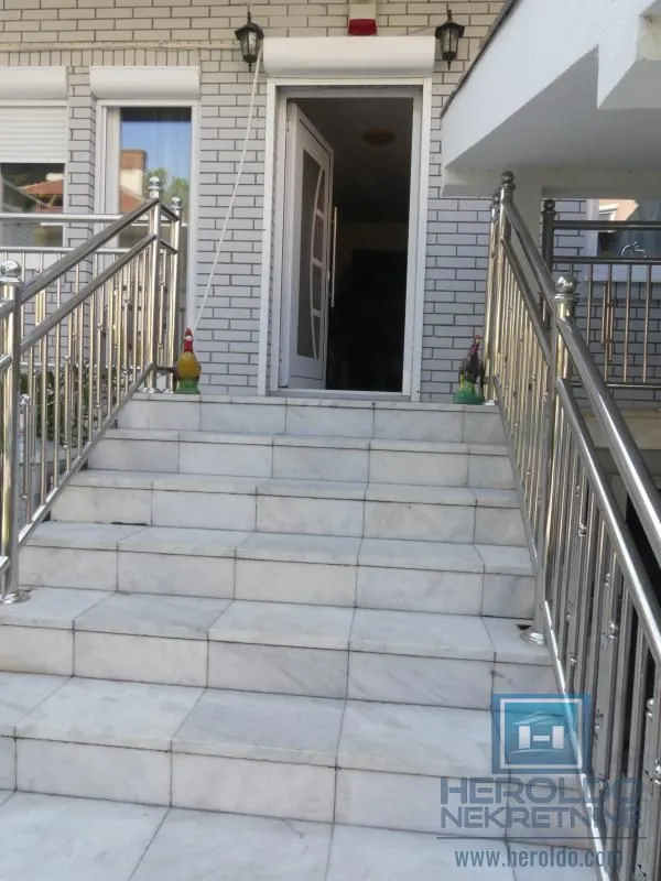 Prodaja, kuća, 380m², Pivara, Jagodina