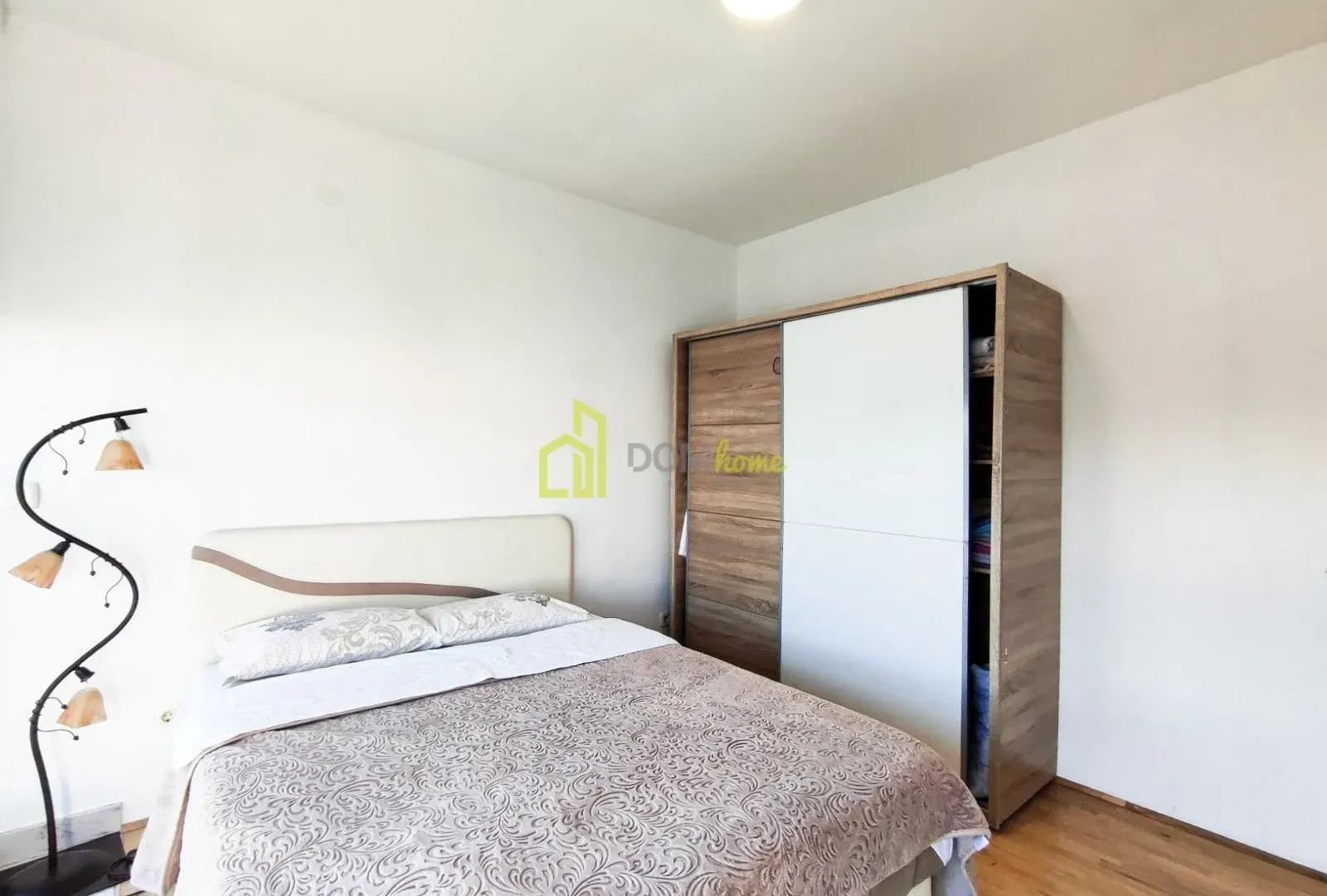 Izdavanje, dvosoban stan, 89m², Centar, Podgorica