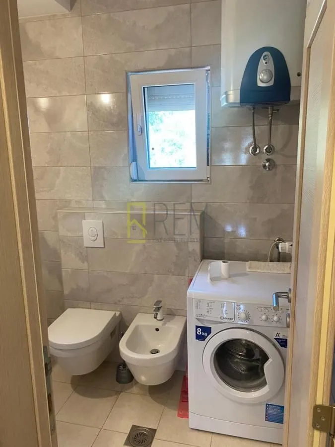 Izdavanje, trosoban stan, 125m², Vranići, Podgorica