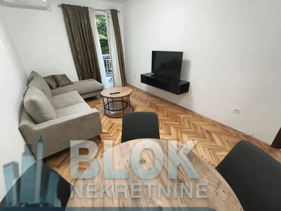 Izdavanje, jednosoban stan, 50m², Gintaš, Podgorica