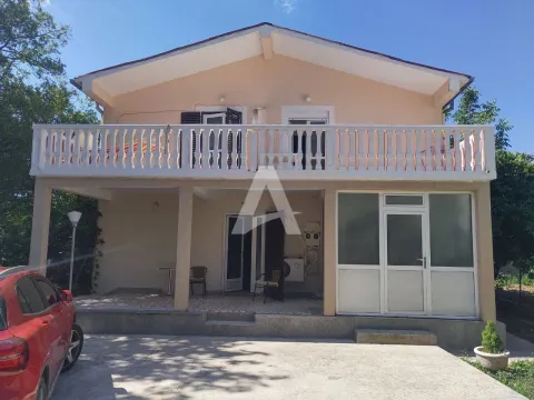 Izdavanje, kuća, 200m2, Lastva Grbaljska, Kotor Izdavanje, kuća, 200m2, Lastva Grbaljska, Kotor