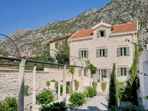 Rent, house, 200m², Dobrota, Kotor - image 39